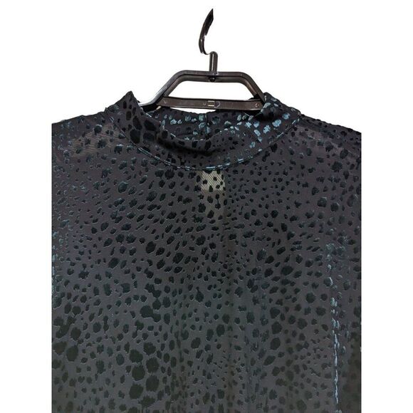 Lane Bryant Womens Size 26/28Long Sleeve  Velour Blouse  Green Leopard Print - Picture 3 of 8
